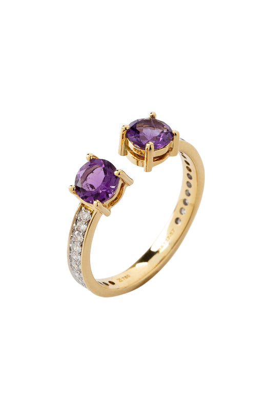 Amethyst ring with white diamonds in 18k yellow gold