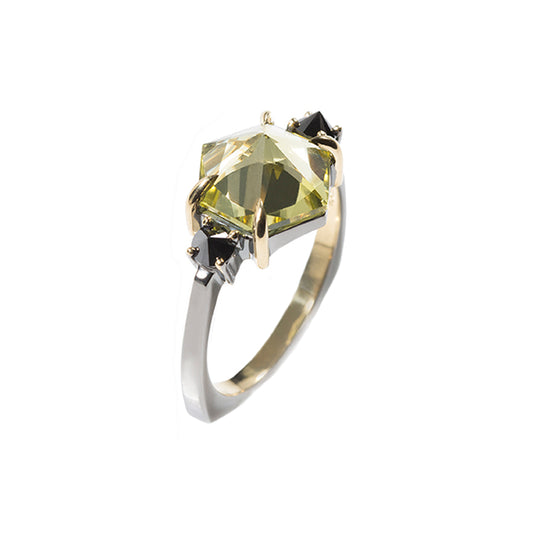 Green gold ring with inverted black diamonds in 18k yellow gold