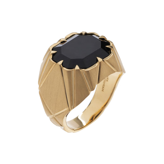 Black quartz ring in 18k yellow gold