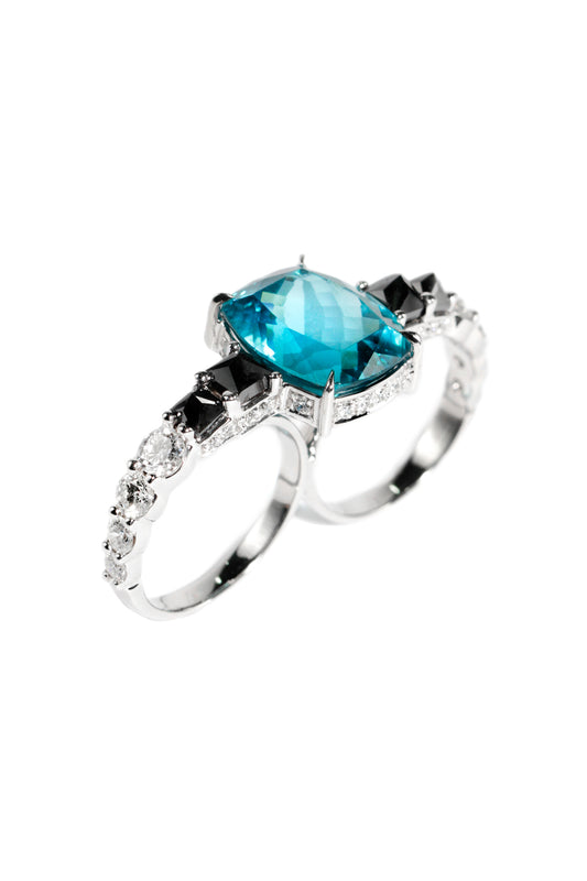 Apatite two-finger ring with black and white diamonds in 18k white gold